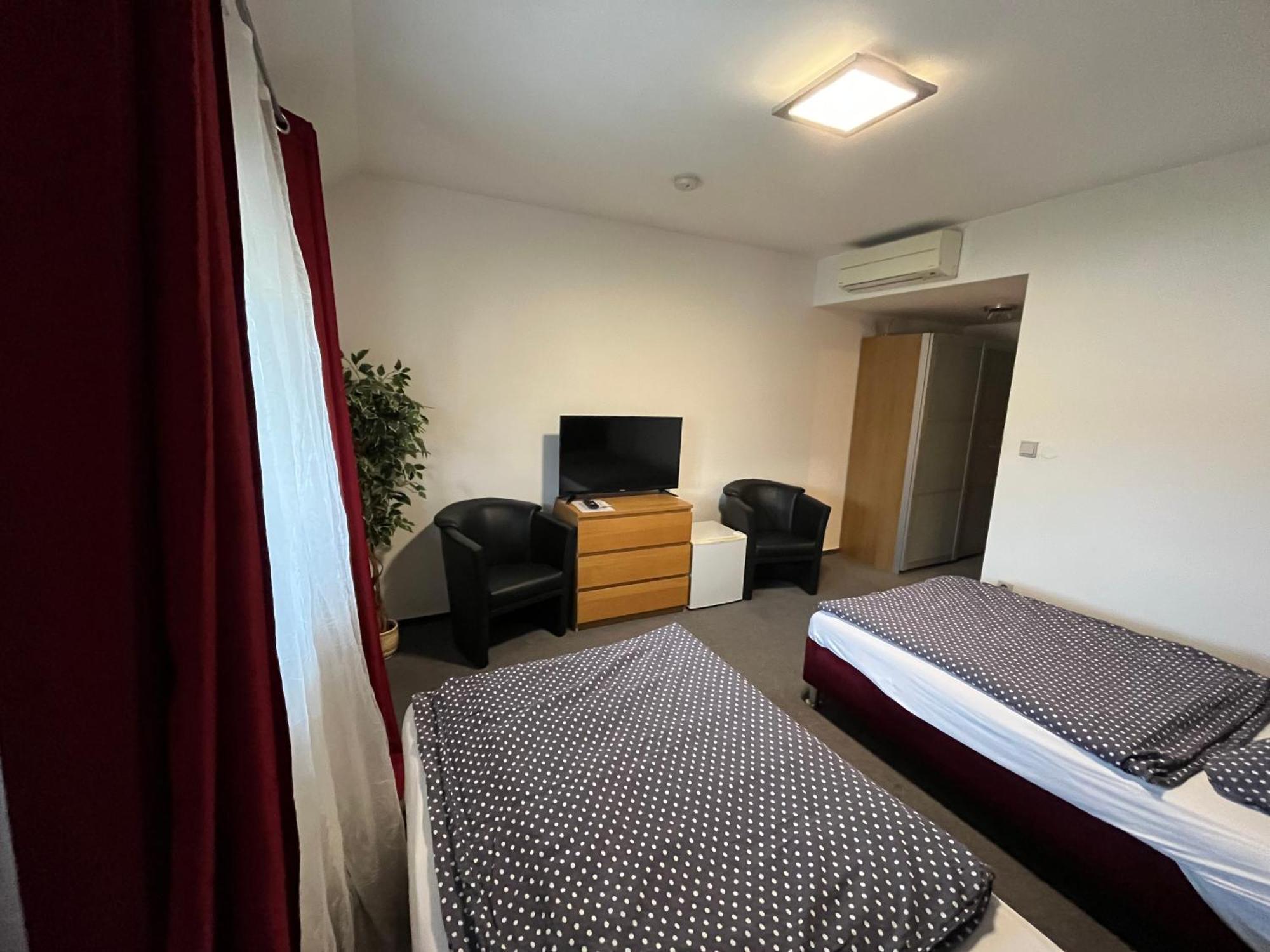 Hotel Algar Opava Bagian luar foto