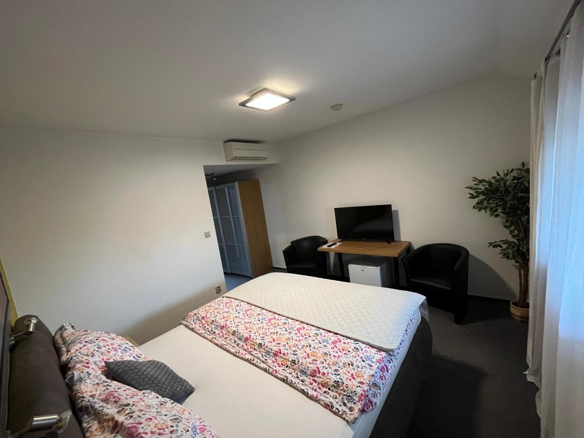 Hotel Algar Opava Bagian luar foto