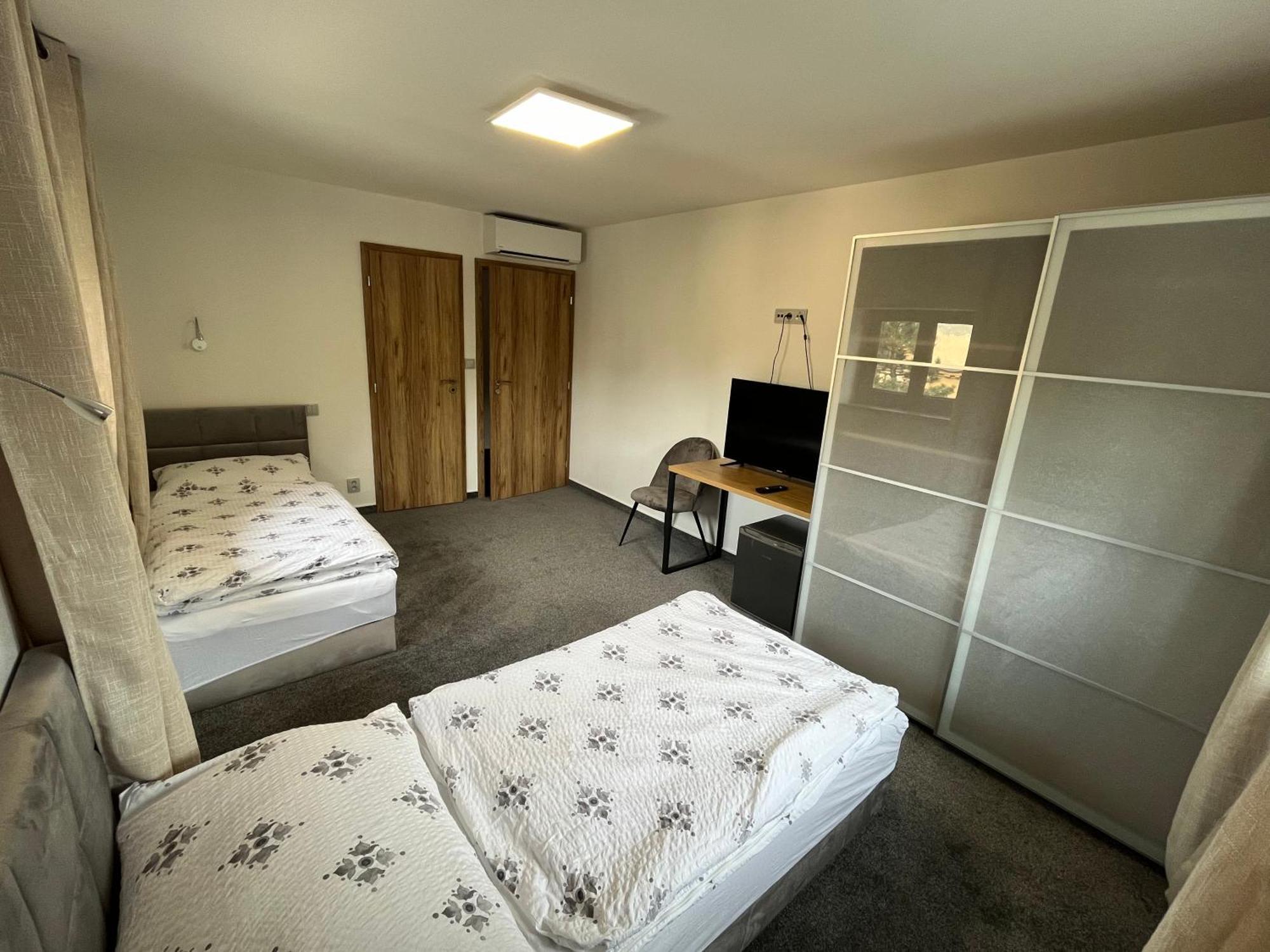 Hotel Algar Opava Bagian luar foto
