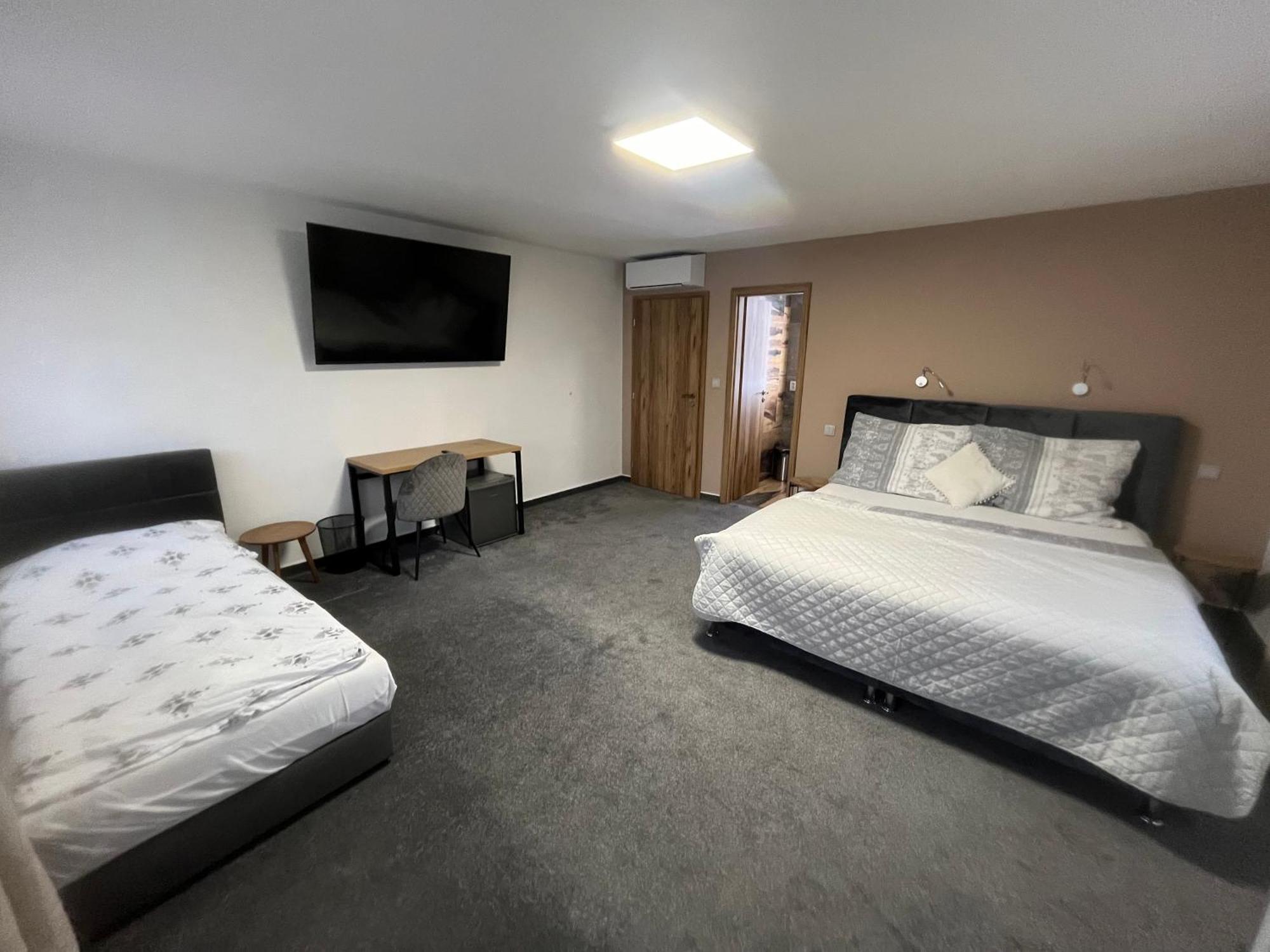 Hotel Algar Opava Bagian luar foto