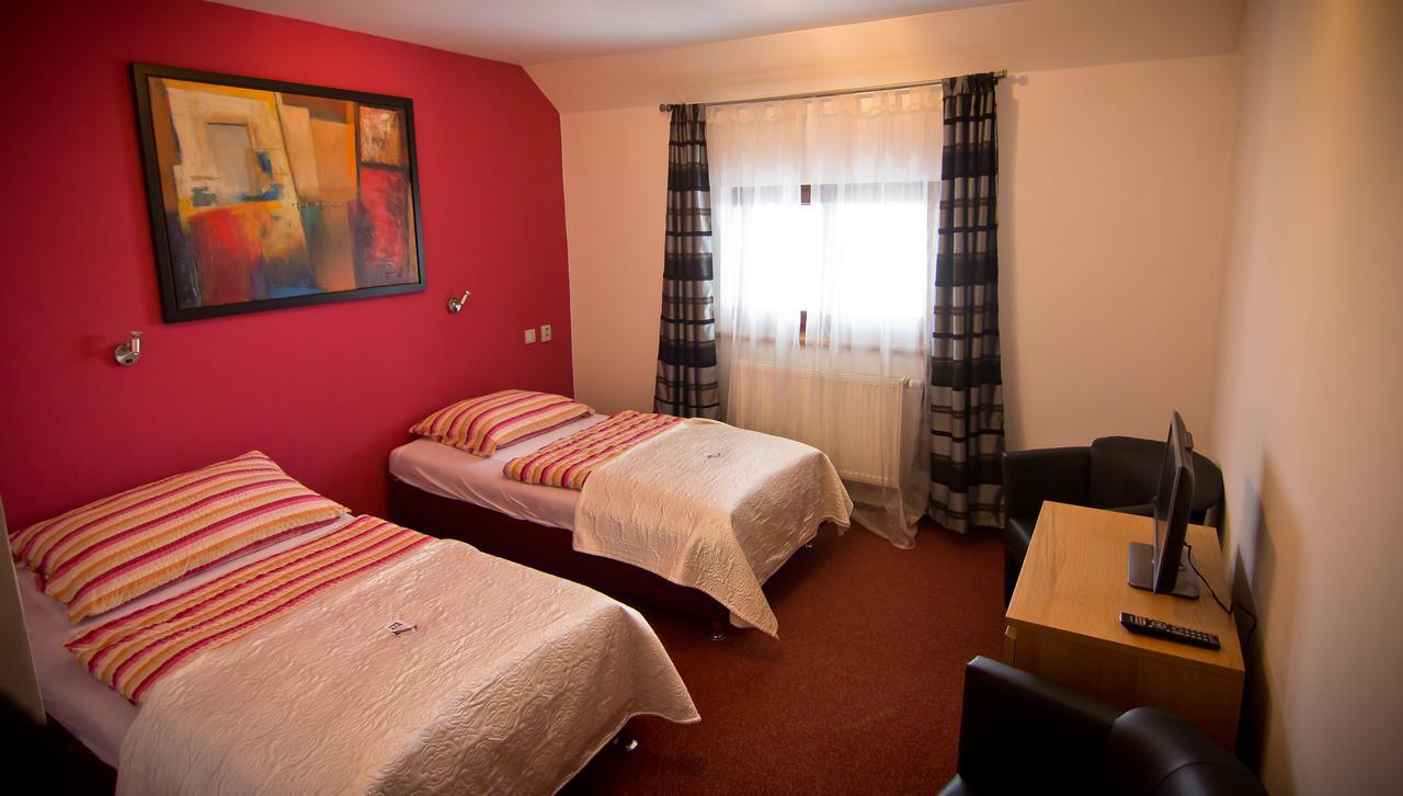 Hotel Algar Opava Bagian luar foto