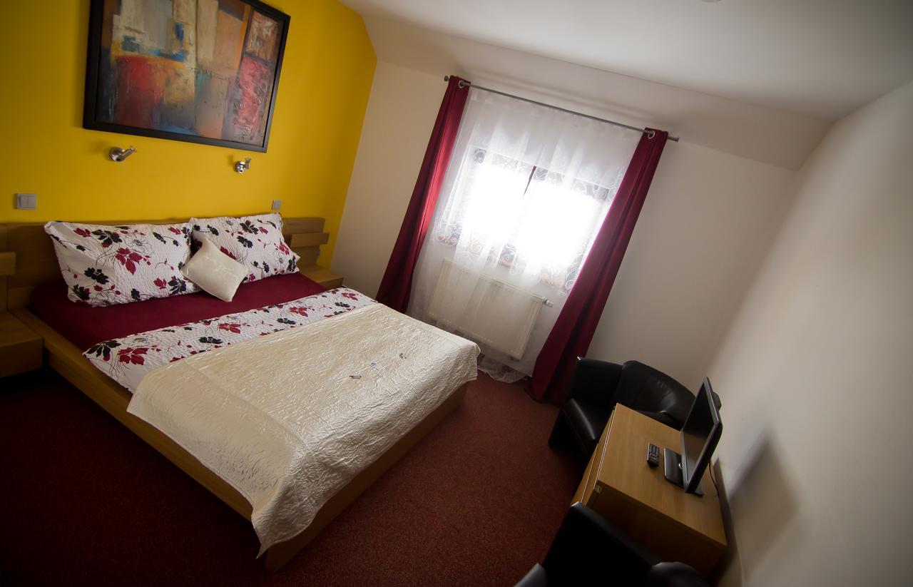 Hotel Algar Opava Bagian luar foto