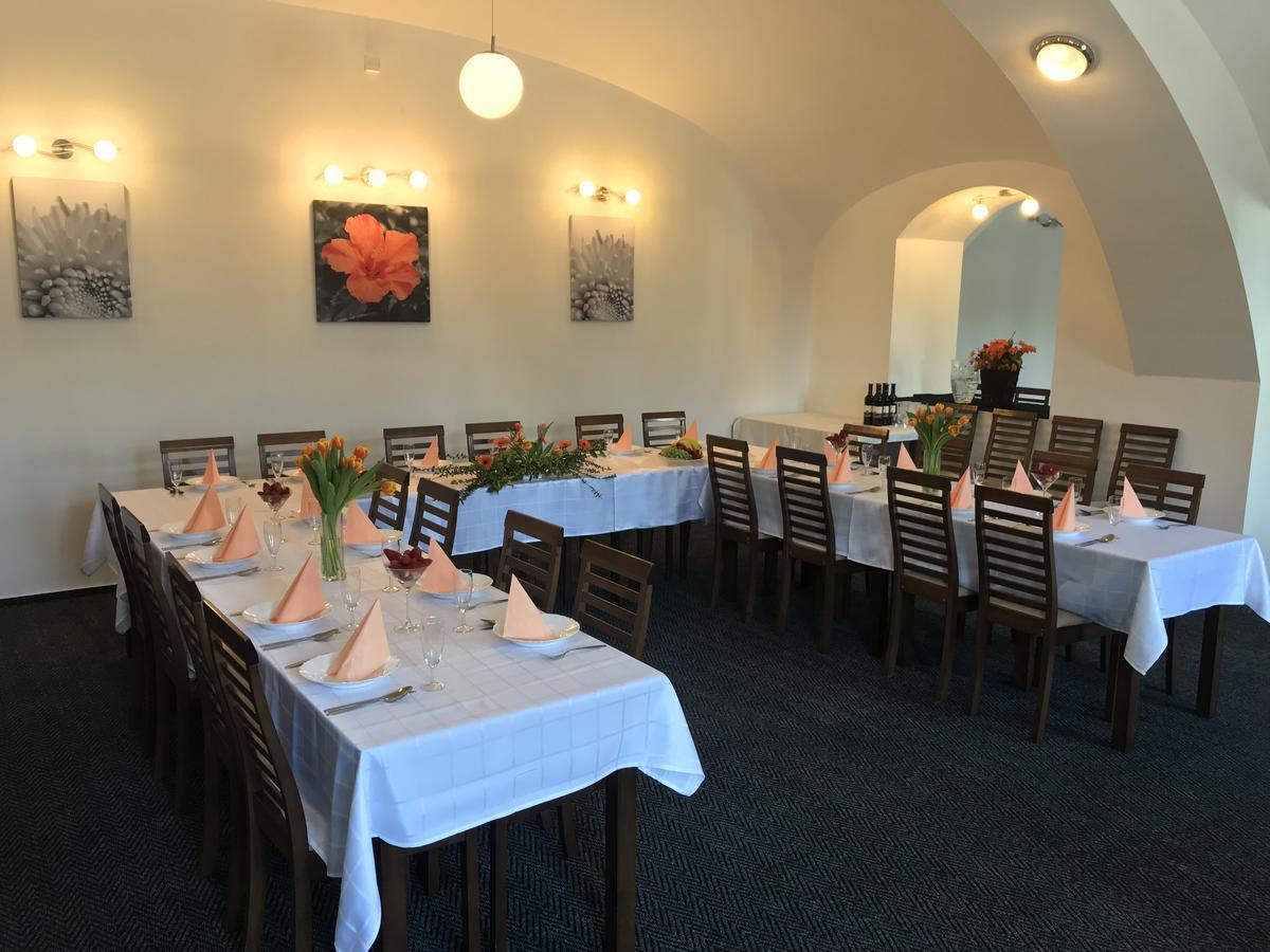 Hotel Algar Opava Bagian luar foto